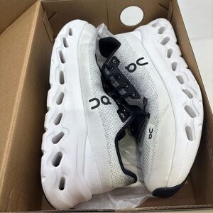 On Cloud Cloudtilt Athletic Sneaker Women's Size 7.5 FLOOR SAMPLE